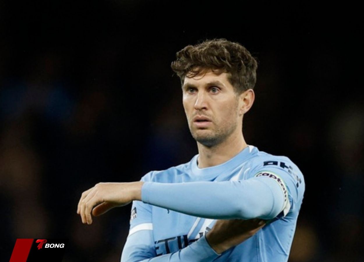 Mùa giải đầy thử thách của Stones tại Man City